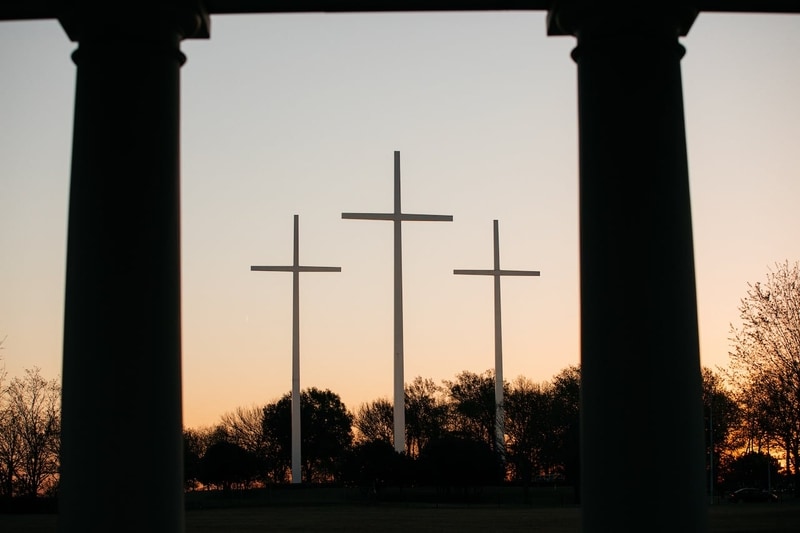 614df0bbd34fa3e87c0eddda_bellevue-crosses-winter-twilight-2-p-800
